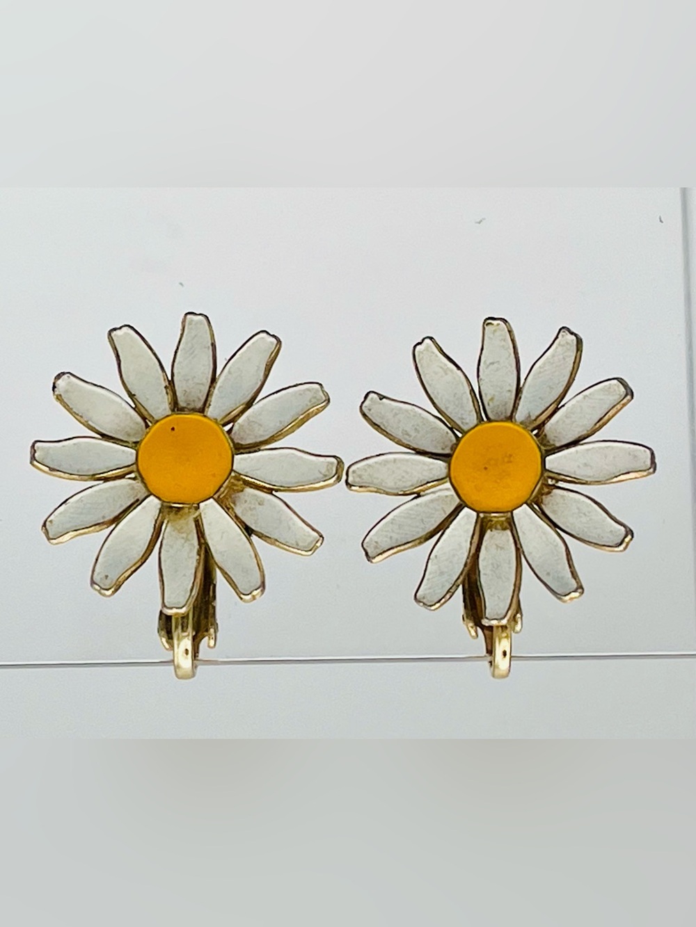 Vintage White & Yellow Enamel Daisy Clip-On Earrings. Mid century Modern